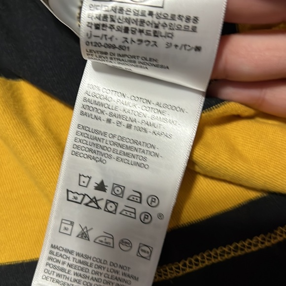 Levi’s Tee - Picture 4 of 4